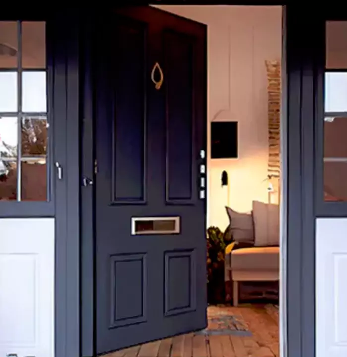front door replacement in Sherbrooke, QC