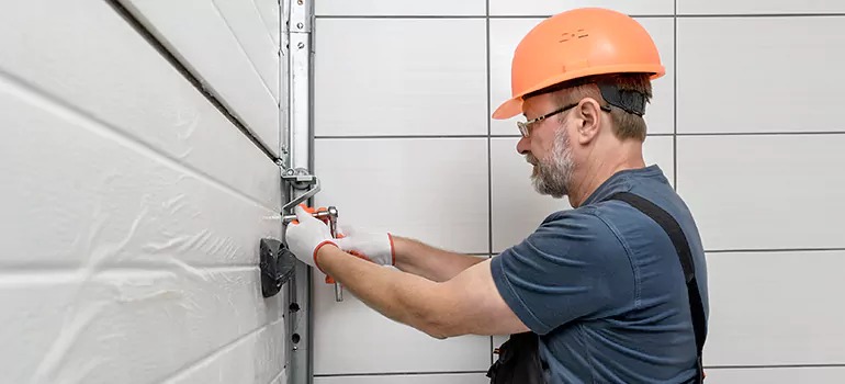 Commercial Garage Door Repair in Sherbrooke, QC