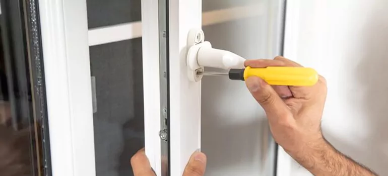 Casement Window Handle Replacement in Sherbrooke, QC