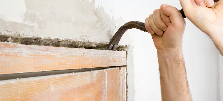 Metal Door Jamb Repair in Sherbrooke, QC