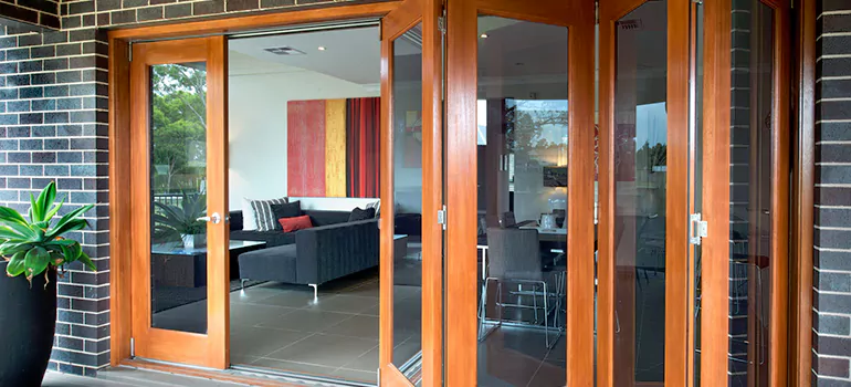 Folding Door Panel Repair in Sherbrooke, Quebec