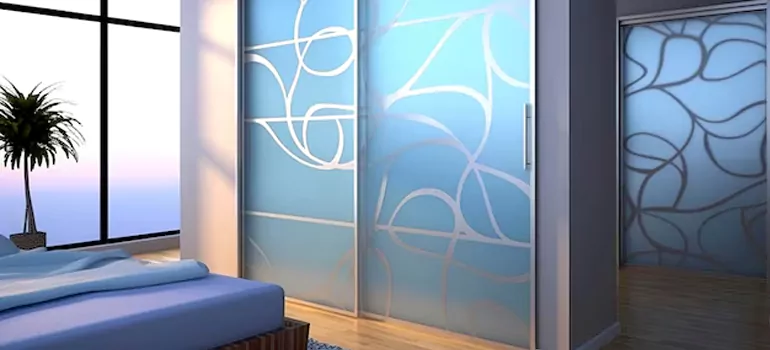 Frosting Glass Cabinet Doors in Sherbrooke, QC