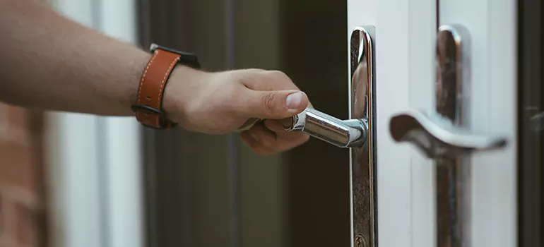 Lock Stile Activating Bracket in Sherbrooke, QC