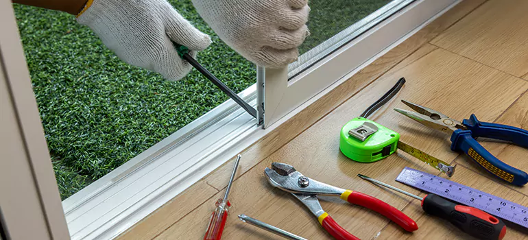 Window Hinge Repair in Sherbrooke, Quebec